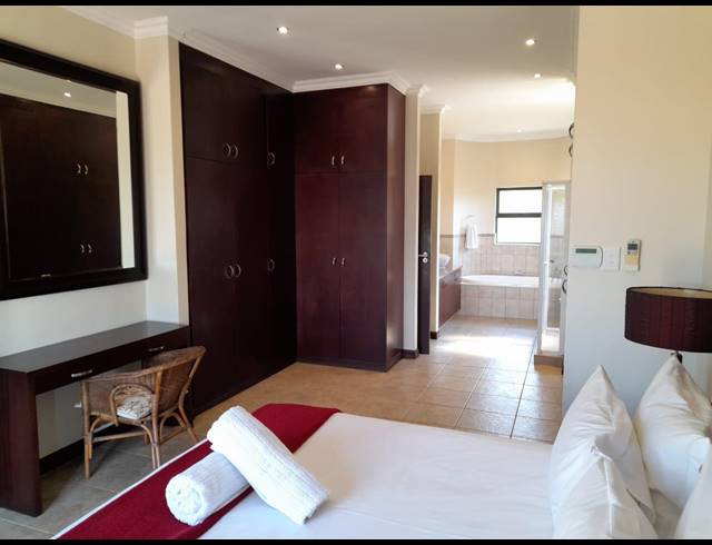 2 BEDROOM APARTMENT FOR SALE IN UMHLANGA CENTRAL